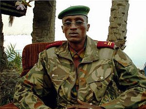 Laurent Nkunda: recherch par le gouvernement congolais pour crimes de guerre et crimes contre lhumanit  2004 Reuters