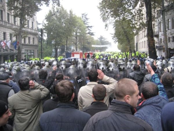 Riot police and protestors face off in downtown Tbilisi on November 7, 2007. Giorgi Gogia for Human Rights Watch, November 7, 2007.



