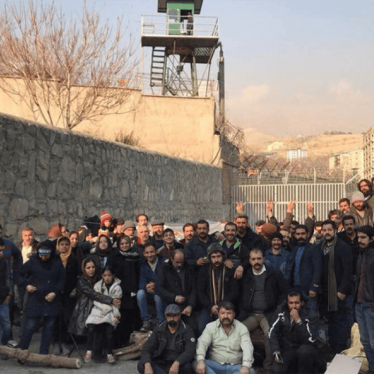 Relatives of detained Dervishes outside Evin prison in Tehran, January 2018. © 2018 Center for Human Rights in Iran