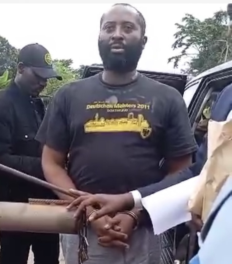  Capture d’écran d’une vidéo publiée sur les réseaux sociaux le 21 juillet 2024 et montrant Steve Akam, également connu sous le nom de Ramon Cotta, à la frontière entre le Gabon et le Cameroun.