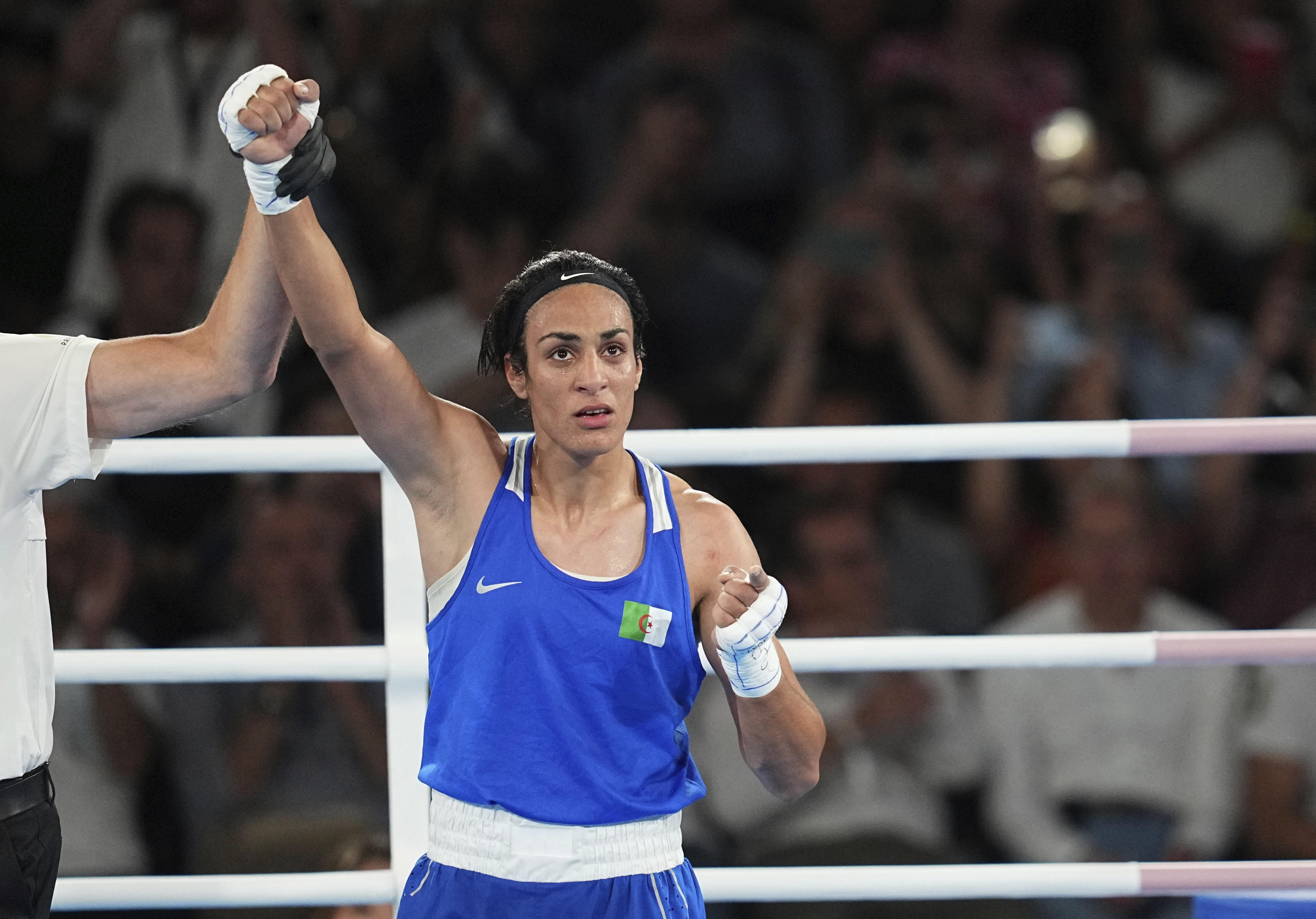 La boxeuse algérienne Imane Khelif participe à la demi-finale des Jeux Olympiques à Paris, France, le 6 août 2024.