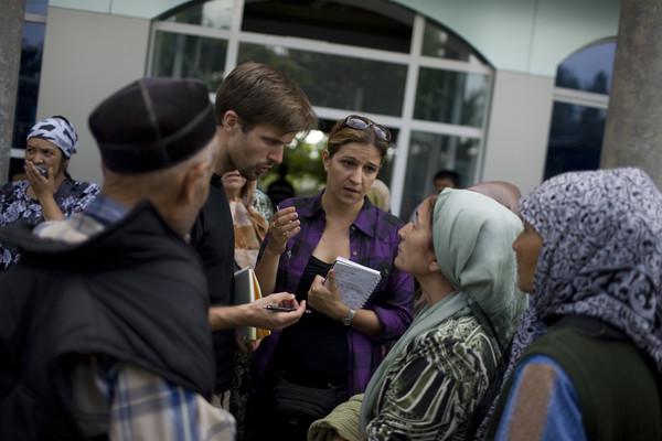 Human Rights Watch's Ole Solvang (center, left) and Anna Neistat (center, right) interview victims of ethnic conflict in Kyrgyzstan, June 2010.