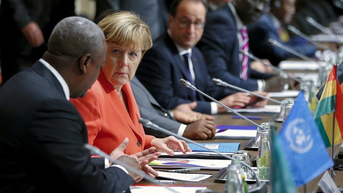 German Chancellor Angela Merkel speaks with Ghana's President John Dramani Mahama during the Valletta Summit on Migration on November 11, 2015.