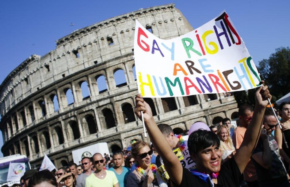 Italia autoriza la unión civil de personas del mismo sexo | Human Rights  Watch