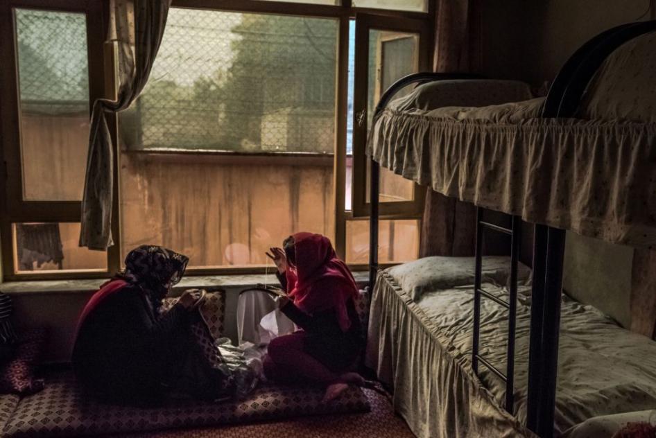 Protect Her Porn - Afghan Women Fleeing Violence Lose Vital Protection | Human Rights Watch