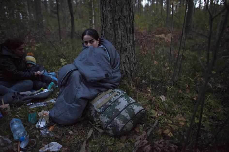 Bélarus/Pologne : Abus et refoulements à la frontière | Human Rights Watch
