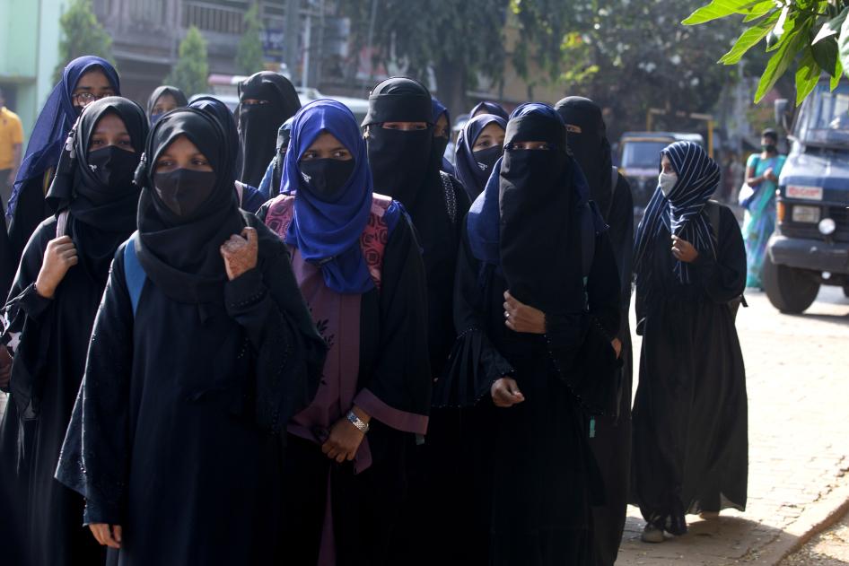 Xxx Video Muslim Girl Gang Reap Download - India's Hijab Debate Fueled by Divisive Communal Politics | Human Rights  Watch