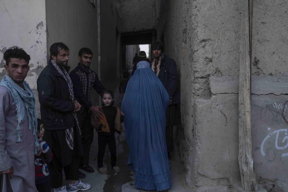 Leday Boy - Afghan Women Watching the Walls Close In | Human Rights Watch