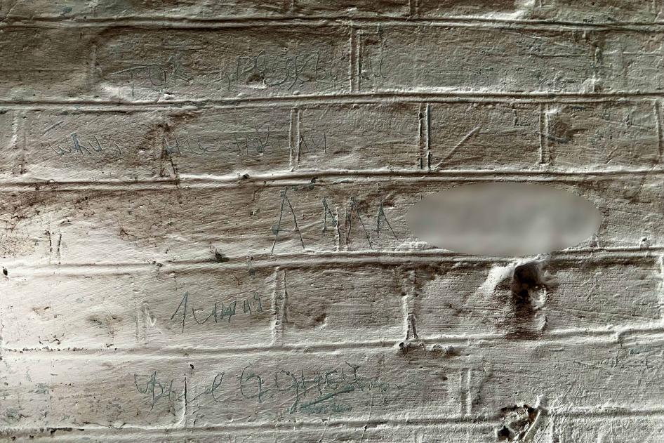 A woman who was held in a small room in a building in Izium’s City Railway Polyclinic compound in July for ten days, “Alla,” carved her name into the wall, as well as the words and phrases “electricity, undressed or raped,” “barely alive,” “murdered,” “very painful,” and “help,” October 7, 2022.