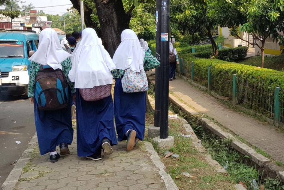 Indian Teachers Forcely Fuck The Students - Forced from Home for Protesting Indonesia's Mandatory Hijab Rules | Human  Rights Watch
