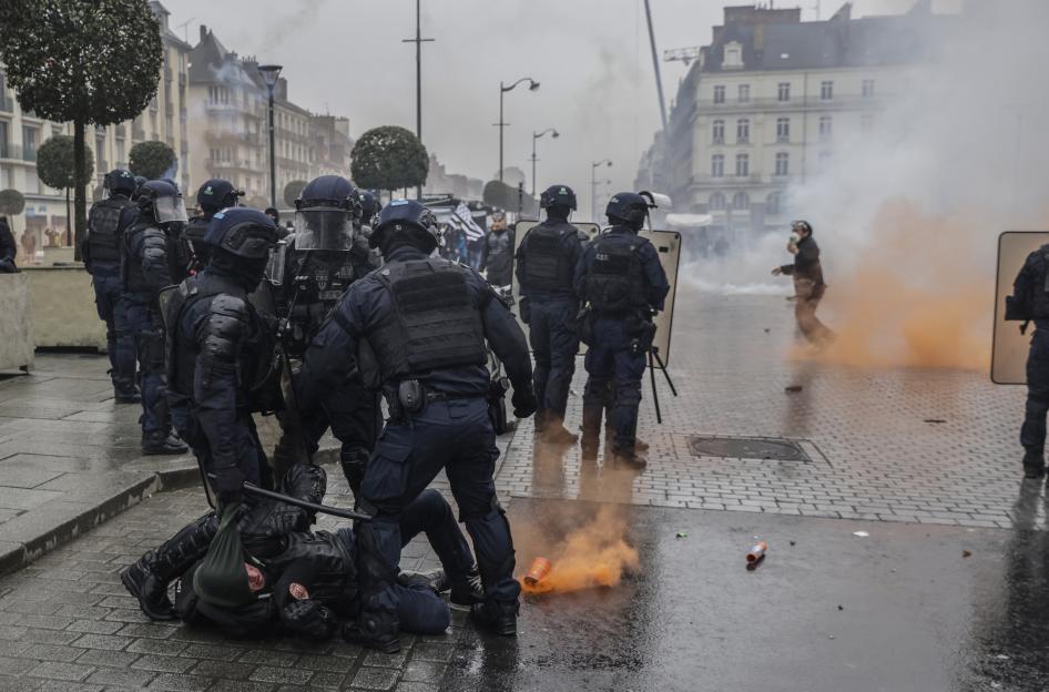 France Protests Test Government’s Commitment to Rights Human Rights Watch