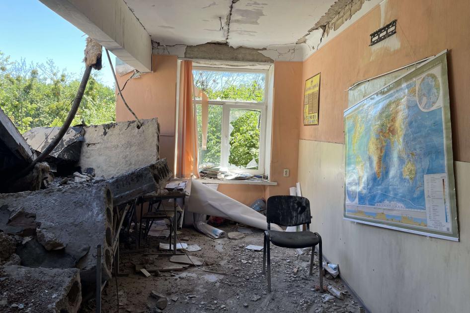 Die Trümmer eines zerstörten Klassenzimmers