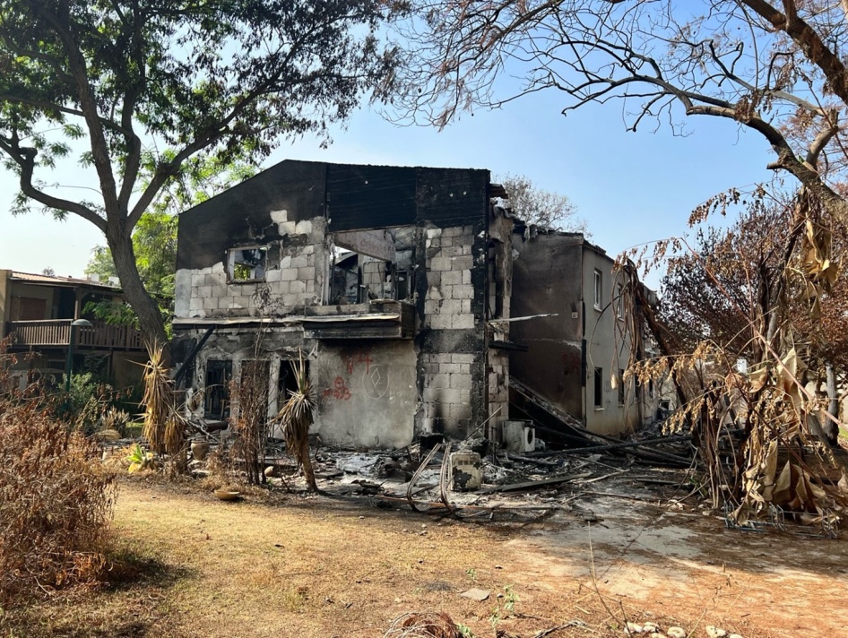 Ein Haus, das bei dem Angriff am 7. Oktober von Hamas-geführten Kämpfern im Kibbutz Be'eri im Süden Israels zerstört wurde, 5. November 2023.