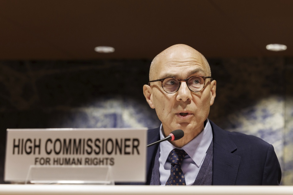 联合国人权事务高级专员蒂尔克在联合国会议上发言，瑞士日内瓦，2023年11月16日。 