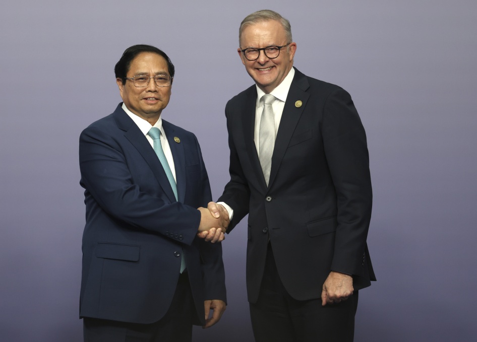 Vietnamese Prime Minister Pham Minh Chinh (left) shakes hands with Australian Prime Minister Anthony Albanese at the ASEAN-Australia Special Summit in Melbourne, Australia, March 5, 2024. 