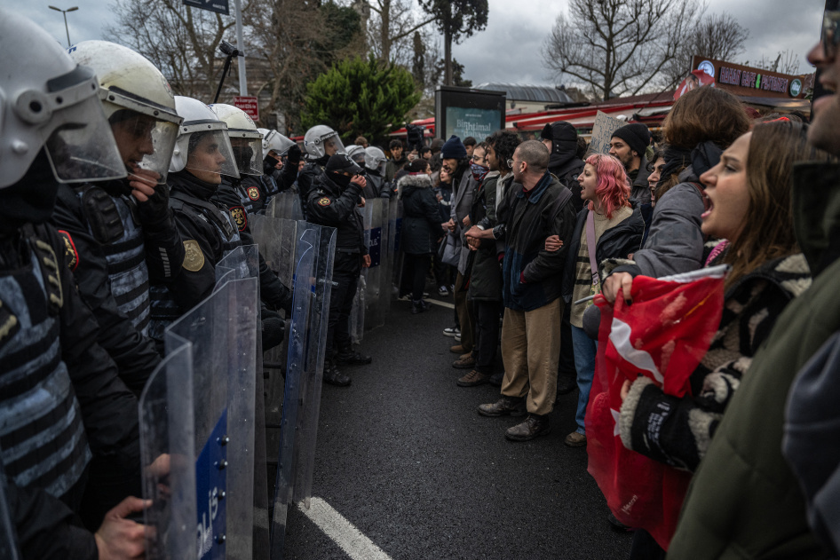 University students confront riot police in Istanbul&rsquo;s Beşiktaş district following the arrest of Istanbul Mayor Ekrem İmamoğlu, June 3, 2026.