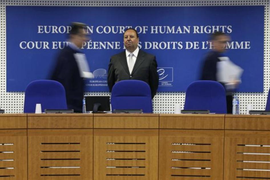 Судьи прибывают в зал судебных заседаний перед началом слушания в Европейском суде по правам человека в Страсбурге.