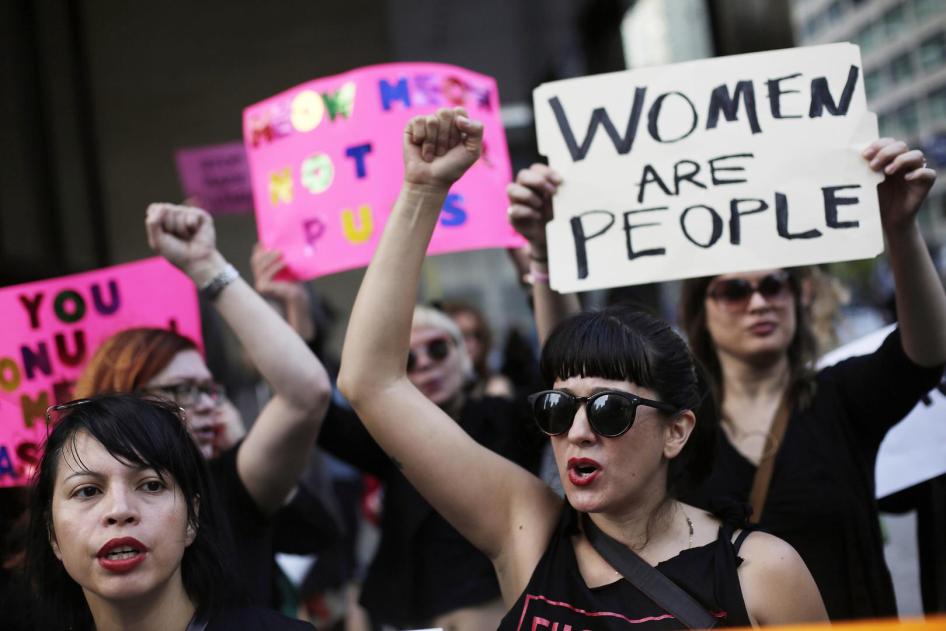 特朗普若“尊重”女性就应保障妇权| Human Rights Watch