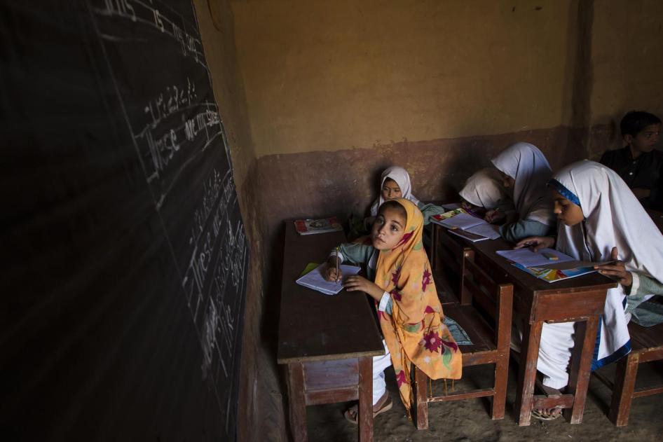 Xxx Sir Student Girls - Shall I Feed My Daughter, or Educate Her?â€: Barriers to Girls' Education in  Pakistan | HRW