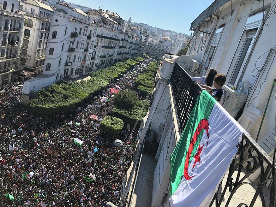 Algérie : Répression de manifestations à l'approche de l'élection  présidentielle | Human Rights Watch