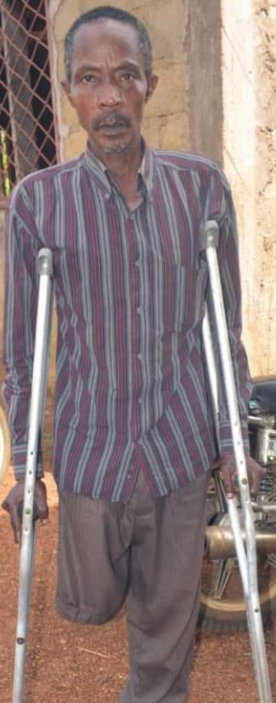 Egbe Aron Ayuk, 62 ans, a un handicap physique et a été contraint de fuir son village du sud-ouest du Cameroun à la suite d’affrontements entre séparatistes armés et forces de sécurité. Le 18 mai 2019.