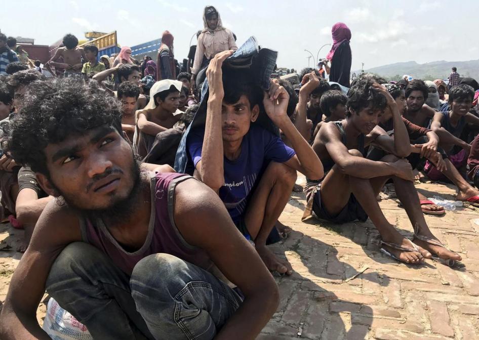 Image of Hundreds of refugee children gather to watch UN High Commissioner