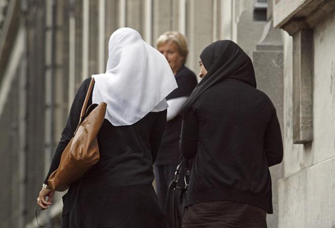 Questions-réponses sur les restrictions relatives aux symboles religieux en  Europe | Human Rights Watch