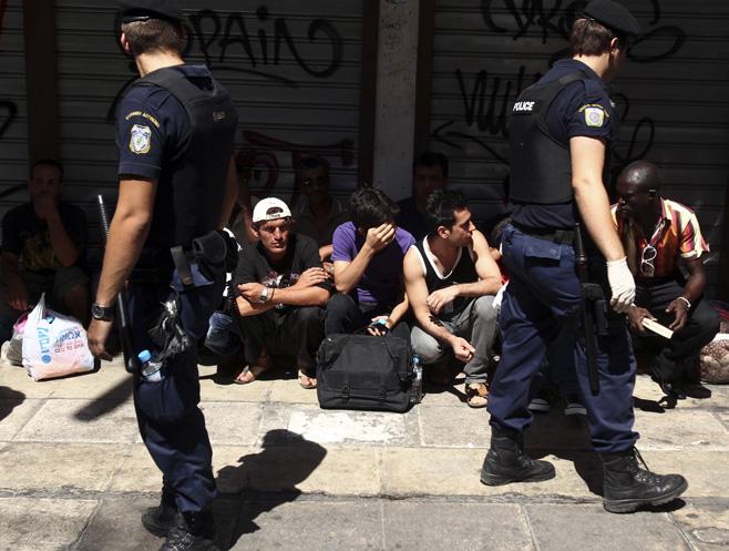 Grecia: La policía realiza operativos indiscriminados y abusivos contra  inmigrates | Human Rights Watch