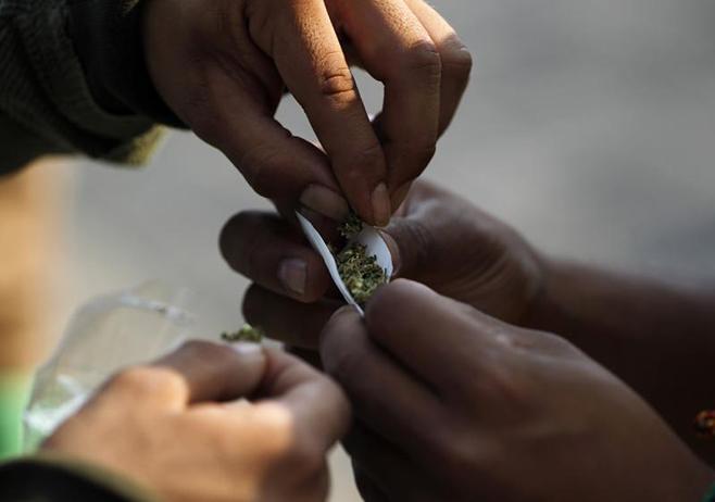 Los gobiernos de las Américas deben despenalizar el consumo personal de  drogas | Human Rights Watch