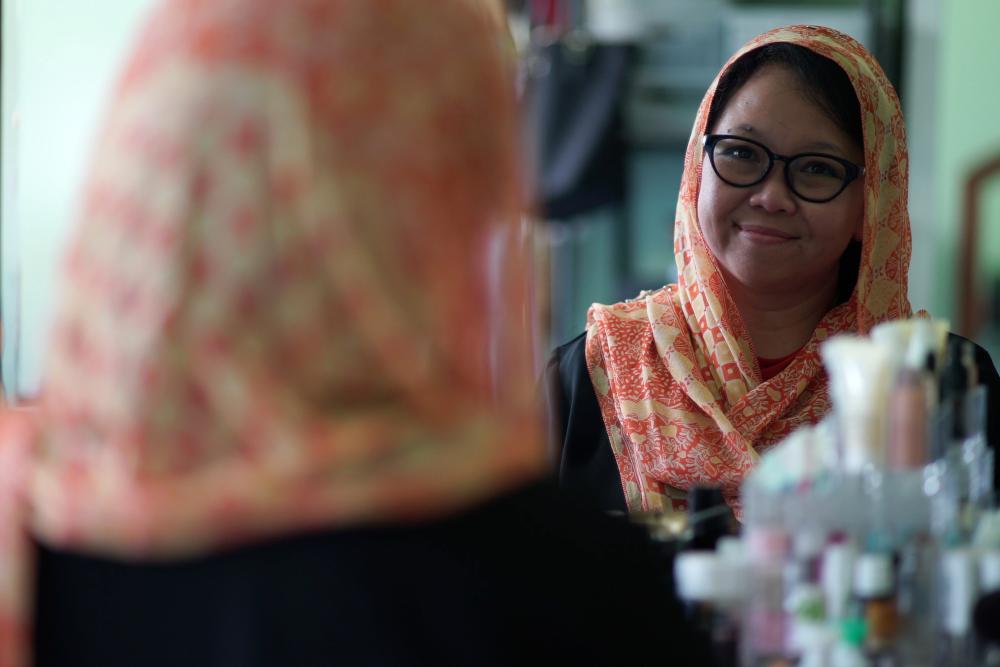 Muslim Girl Saree Sex Xnxx - I Wanted to Run Awayâ€: Abusive Dress Codes for Women and Girls in Indonesia  | HRW
