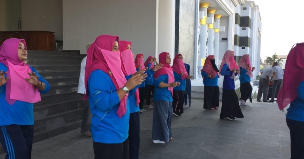 1200px x 630px - COVID-19 Doesn't Excuse Lombok's Discriminatory Dress Code | Human Rights  Watch