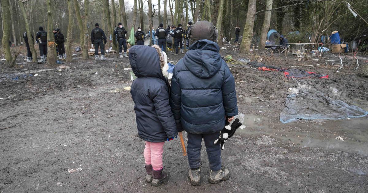 Raj Web Sleeping Sex - Enforced Misery: The Degrading Treatment of Migrant Children and Adults in  Northern France | HRW