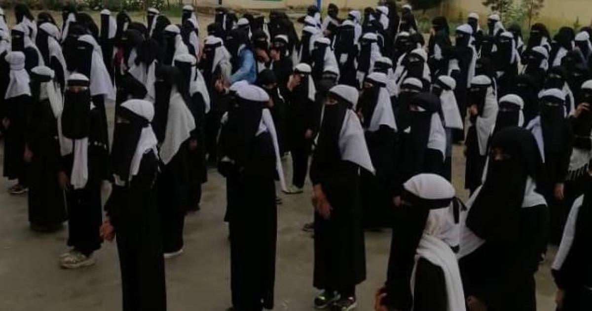 Shcool Vali Xxx - Dress Restrictions Tighten for Afghanistan Girls' Schools | Human Rights  Watch