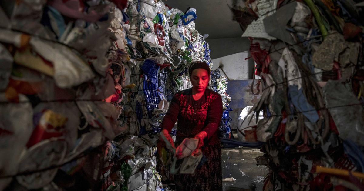 Toxic Bomb : The effects of plastic on our health 