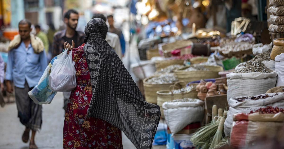 الحوثيون ينتهكون حقوق النساء والفتيات في اليمن | Human Rights Watch