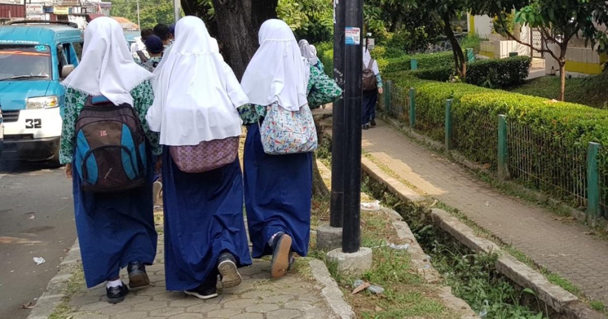 Porn Muslim Girl Rape Sex - Forced from Home for Protesting Indonesia's Mandatory Hijab Rules | Human  Rights Watch