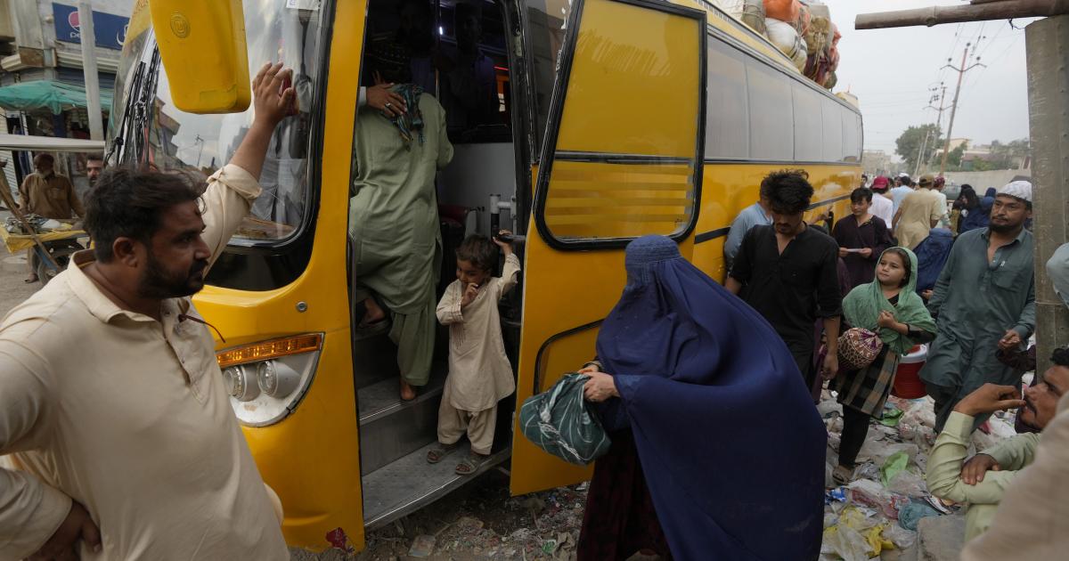 Pakistan Drop Threat to Deport Afghans Human Rights Watch