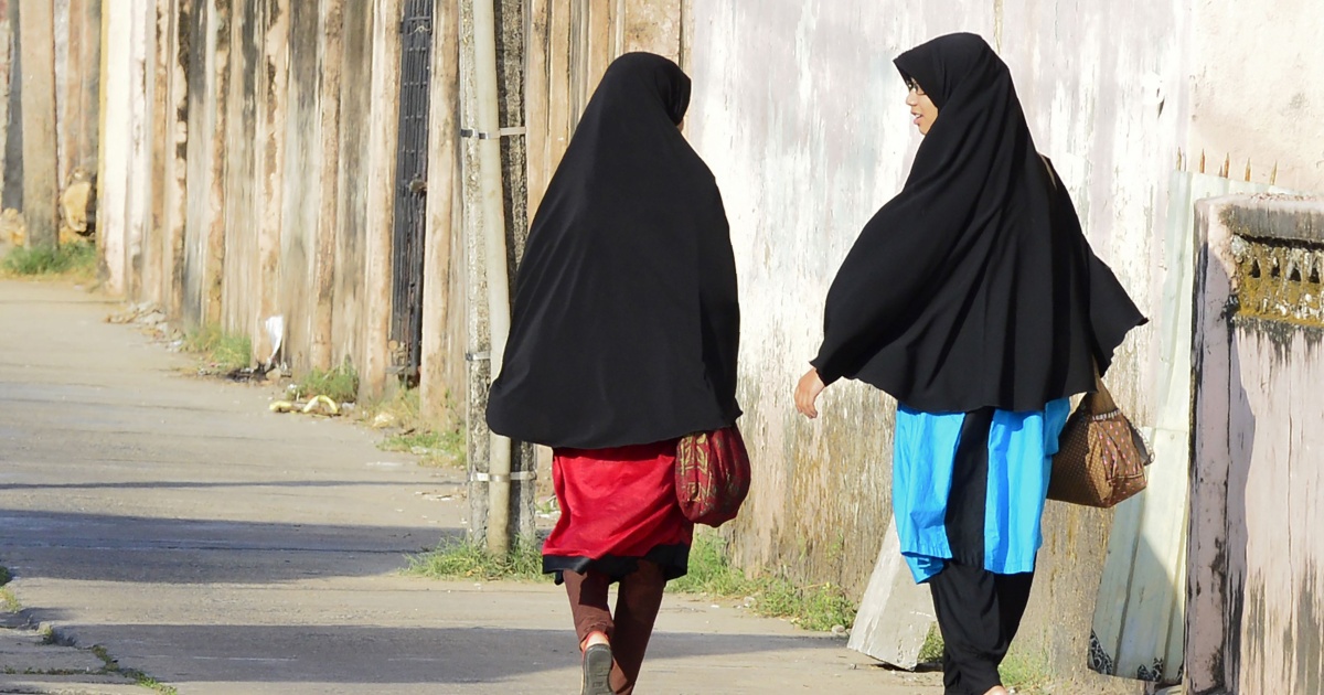 Sri Lanka Blocks Exam Results over Muslim Head Coverings | Human Rights ...