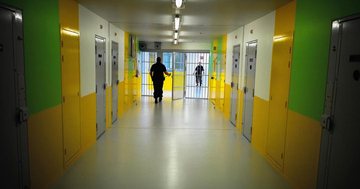 Double peine: Conditions de détention inappropriées pour les personnes  présentant des troubles psychiatriques dans les prisons en France | HRW