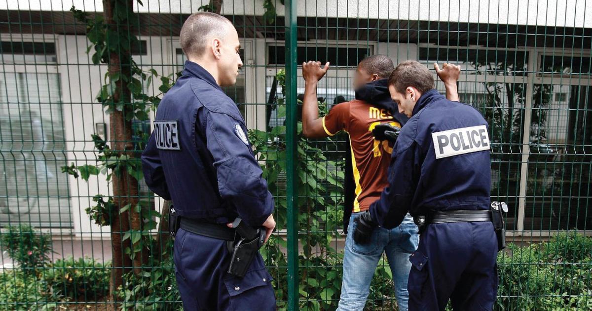 La base de l'humiliation »: Les contrôles d'identité abusifs en France | HRW