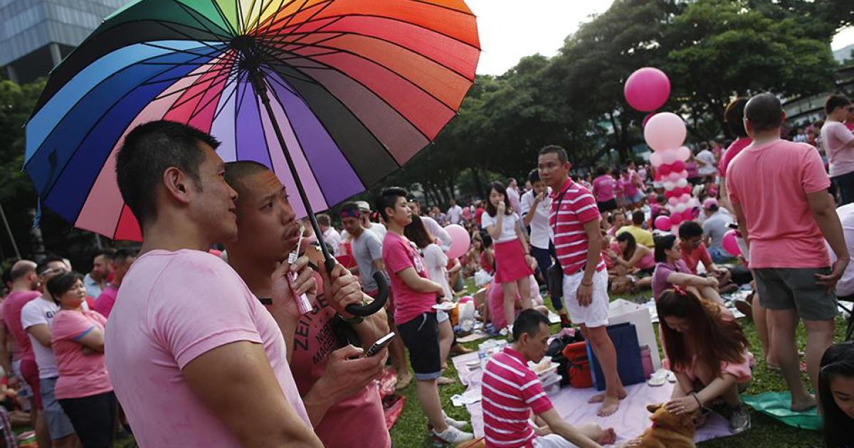 Gay Sex Still a Crime in Singapore Thanks to Dubious Legal Rulings | Human  Rights Watch