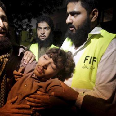Rescue workers carry out an injured man after the Rajput factory collapse near Lahore, Pakistan on November 4, 2015.