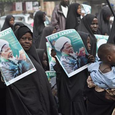 Members of Islamic Movement of Nigeria, a Shia group, demand the release of the group’s leader, Sheik Ibrahim Zakzaky, who was arrested on December 14, 2015.  © AP Photo/Muhammed Giginyu
