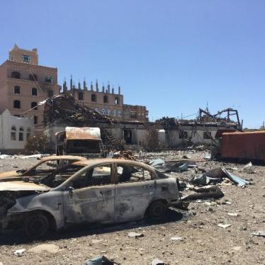 2016_AR_EME_Yemen_BombingBusinesses_13