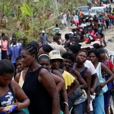 People make a line as they wait for food to be handed out after Hurricane Matthew hit Jeremie, Haiti, October 19, 2016. 