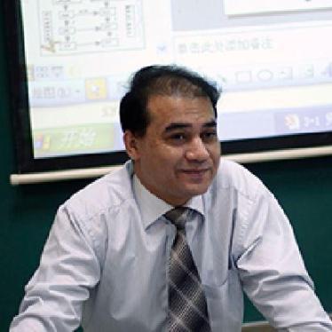 L’universitaire ouïghour chinois Ilham Tohti, lors d’une conférence à l'Université centrale des minorités à Pékin en 2009. Défenseur des droits de la minorité ouïghoure, il a été condamné en janvier 2014 à la prison à perpétuité par les autorités chinoise
