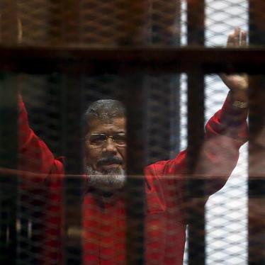مصر: عُزلة مرسي تقوّض حقوقه