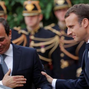 Le président français Emmanuel Macron accueille le président égyptien Abdel Fattah al-Sissi au Palais de l'Élysée à Paris, le 24 octobre 2017.