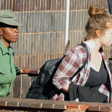 U.S. citizen Martha O'Donovan is led into a remand truck outside court in Harare, Zimbabwe, November 4, 2017. © 2017 Reuters