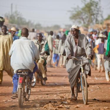 ブルキナファソ：サヘル地域の紛争で横行する殺人などの人権侵害